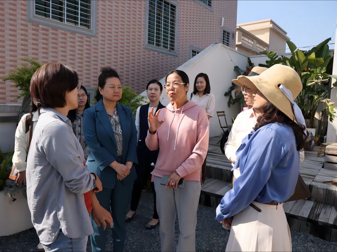 采他山IM电竞之石建美丽乡村——中山市妇联赴佛山市高明区开展“乡村振兴巾帼行动”及美丽庭院建设考察交流活动(图4)